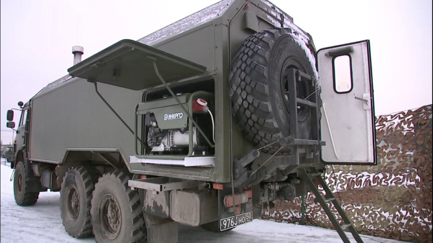 Bên trong xe làm bánh mì dã chiến của quân đội Nga